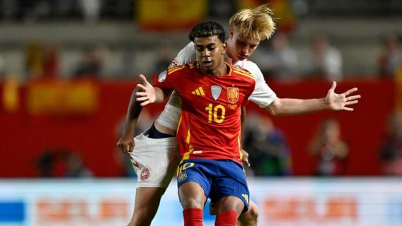 Lamine Yamal, durante el partido entre España y Dinamarca.