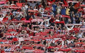 Aficionados del Sevilla en el Sánchez-Pizjuán.