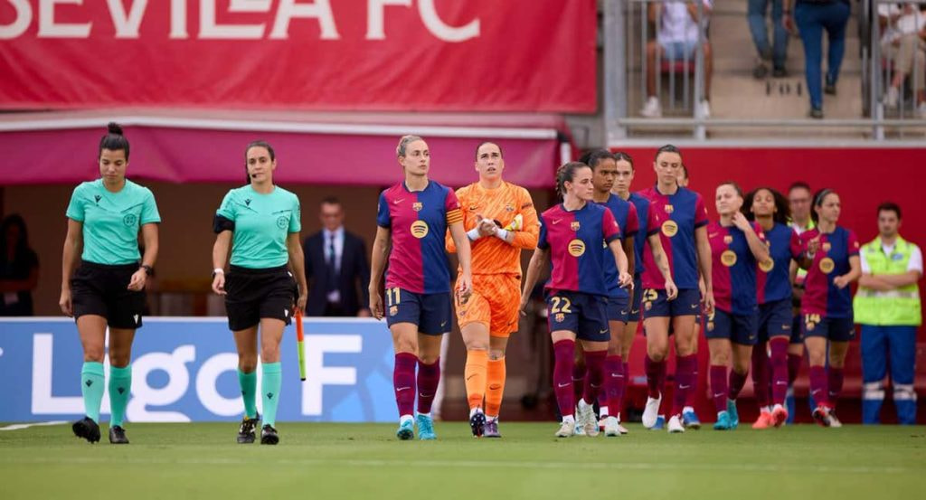 Las jugadoras del Barça saliendo al partido ante el Sevilla.