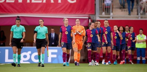 Las jugadoras del Barça saliendo al partido ante el Sevilla.