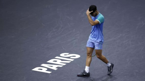 Carlos Alcaraz se despide del Masters 1.000 de París en los octavos de final ante Humbert.