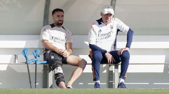 Carvajal y Ancelotti conversan este lunes en Valdebebas.
