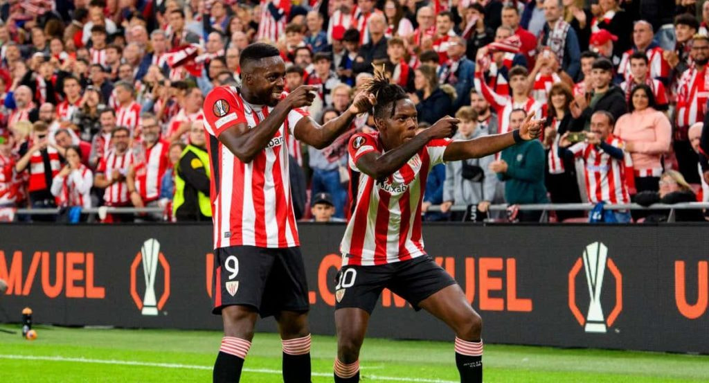 Iñaki y Nico Williams celebran el primer gol del partido.