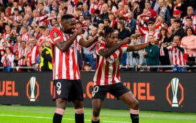 Iñaki y Nico Williams celebran el primer gol del partido.