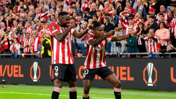 Iñaki y Nico Williams celebran el primer gol del partido.