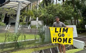 Dani Cuesta el aficionado retenido en Singapur.