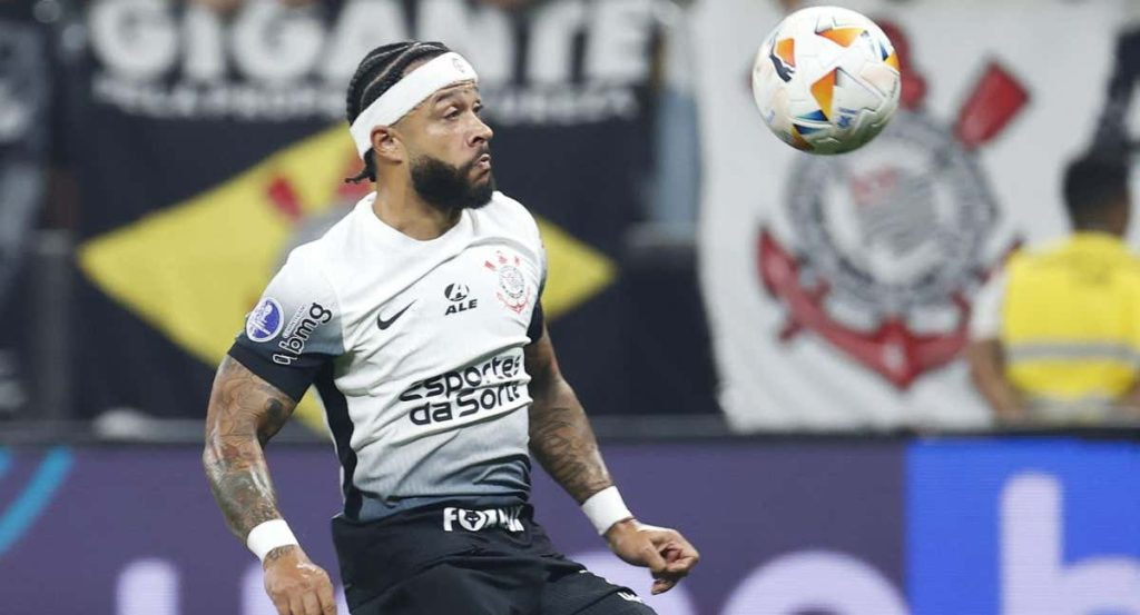 Memphis Depay, durante un partido con el Corinthians.
