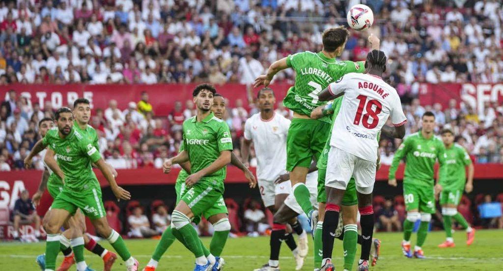 Diego Llorente, durante el partido contra el Sevilla.