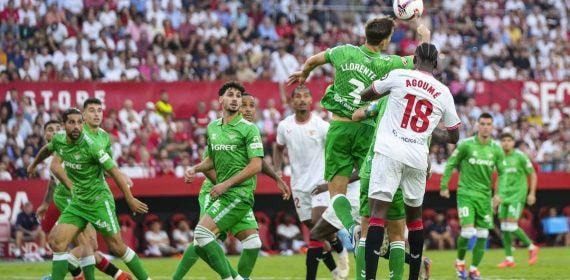 Diego Llorente, durante el partido contra el Sevilla.