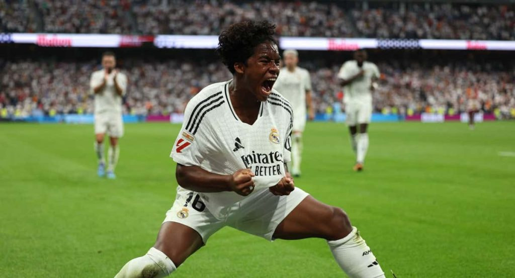 Endrick celebra su primer gol con el Real Madrid.