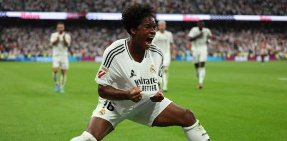 Endrick celebra su primer gol con el Real Madrid.