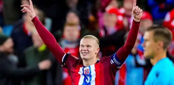 Erling Haaland durante un partido con la selección de Noruega.