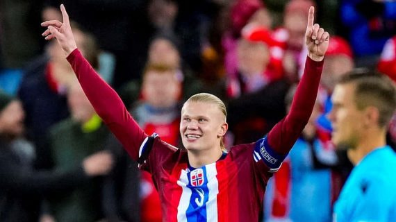Erling Haaland durante un partido con la selección de Noruega.