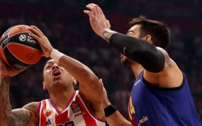 Partido de Euroliga entre el Estrella Roja y el Barcelona.
