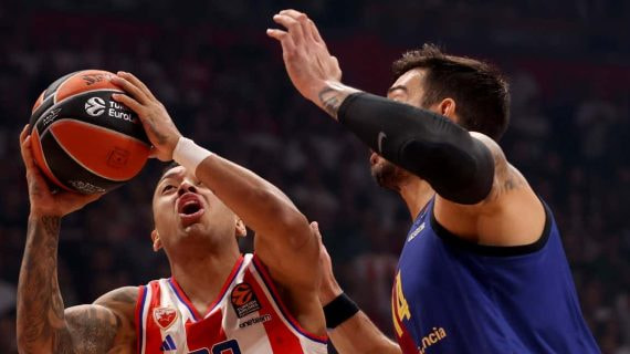 Partido de Euroliga entre el Estrella Roja y el Barcelona.