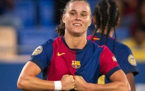 Ewa Pajor, jugadora del Barça, celebra uno de sus goles en el derbi ante el Espanyol imitando a Robert Lewandowki.