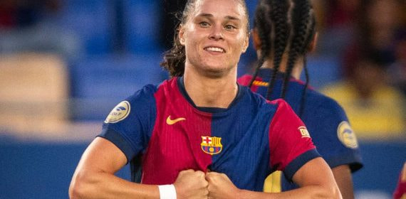 Ewa Pajor, jugadora del Barça, celebra uno de sus goles en el derbi ante el Espanyol imitando a Robert Lewandowki.
