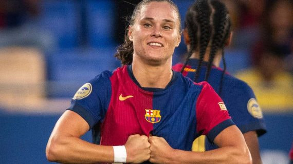 Ewa Pajor, jugadora del Barça, celebra uno de sus goles en el derbi ante el Espanyol imitando a Robert Lewandowki.