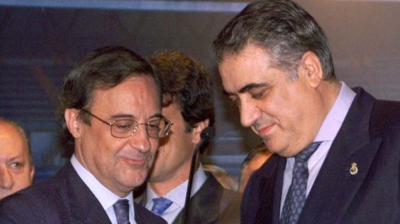 Florentino Pérez toma posesión en el 2000 con Lorenzo Sanz.