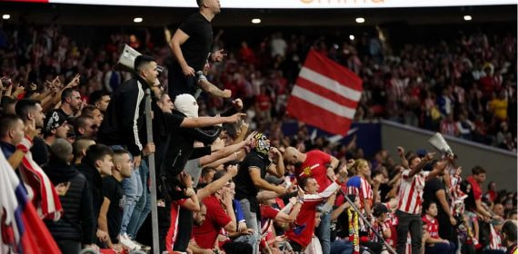 El Frente Atlético, en el partido contra el Real Madrid.
