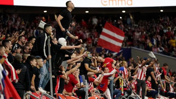 El Frente Atlético, en el partido contra el Real Madrid.