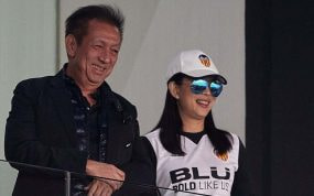 Peter Lim y su mujer, Cherie, en el palco durante un Valencia-Getafe de 2018.