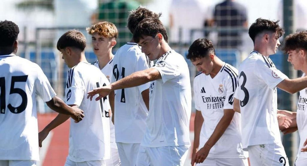 Los jugadores del Juvenil A celebran un gol esta temporada.