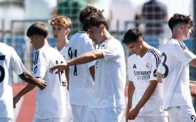 Los jugadores del Juvenil A celebran un gol esta temporada.