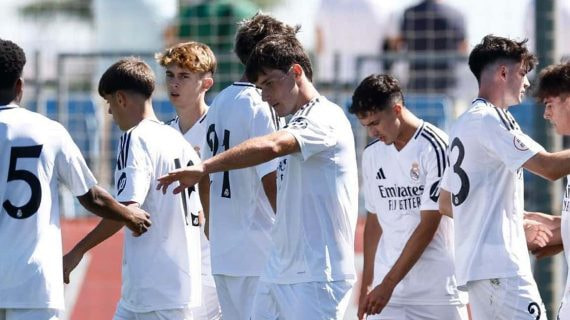 Los jugadores del Juvenil A celebran un gol esta temporada.