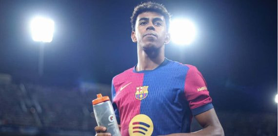 Lamine Yamal durante el encuentro contra el Bayern.