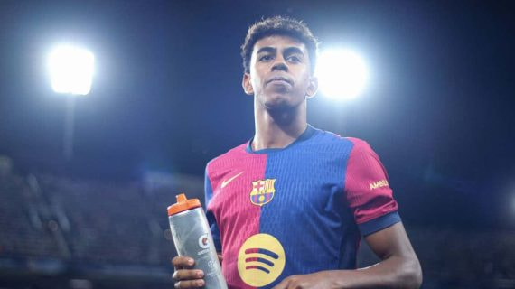 Lamine Yamal durante el encuentro contra el Bayern.