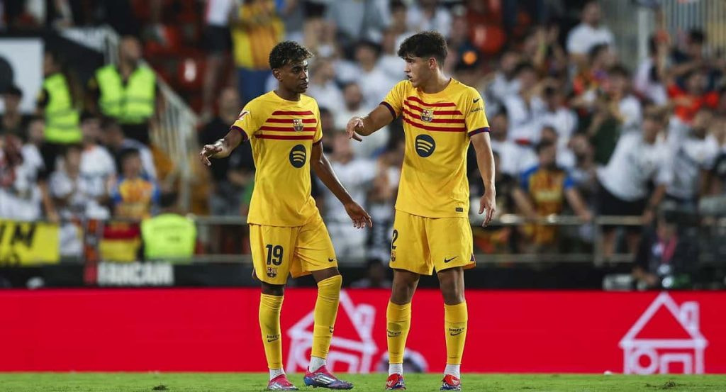 Lamine Yamal y Pau Cubarsí, durante un encuentro con el FC Barcelona.