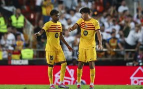 Lamine Yamal y Pau Cubarsí, durante un encuentro con el FC Barcelona.