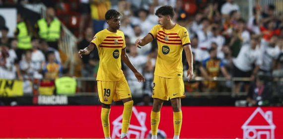 Lamine Yamal y Pau Cubarsí, durante un encuentro con el FC Barcelona.