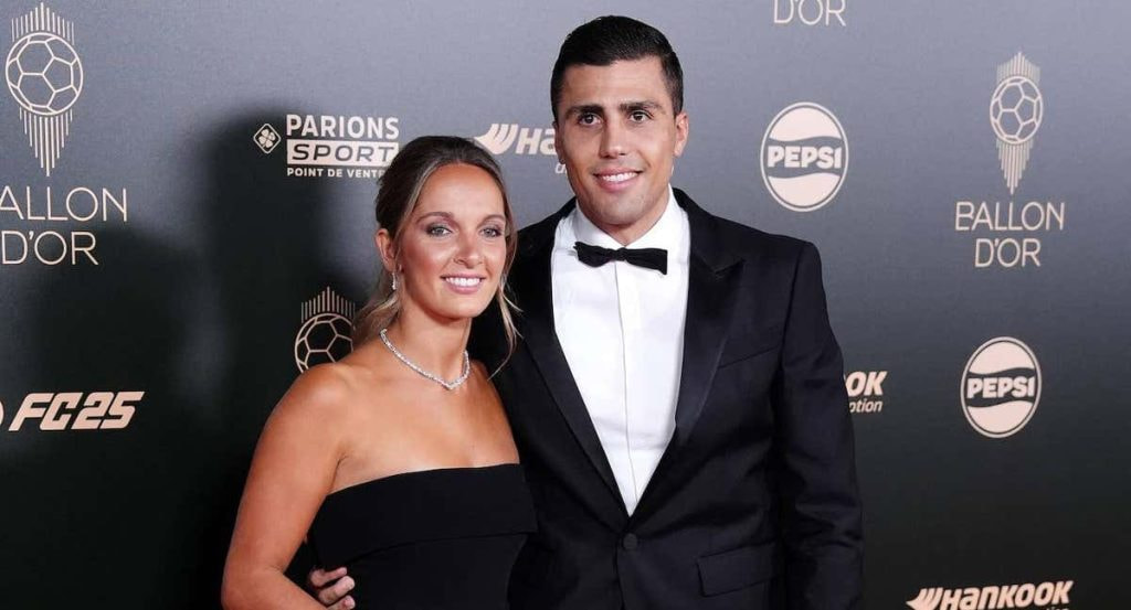 Rodri y Laura, su novia, antes de la gala del Balón de Oro.