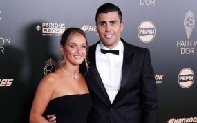 Rodri y Laura, su novia, antes de la gala del Balón de Oro.