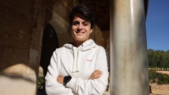 María Pérez, en la Alhambra.