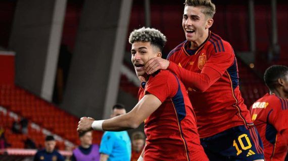 Mateo Joseph celebra un gol con la Selección española.