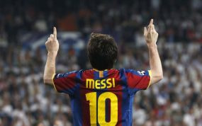 Messi celebra uno de los goles que marcó en el Bernabéu.