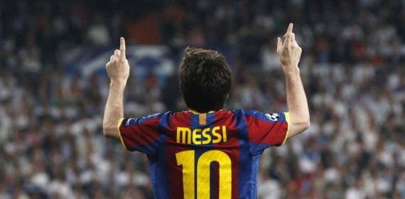 Messi celebra uno de los goles que marcó en el Bernabéu.