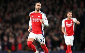 Mikel Merino disputó sus primeros minutos con el Arsenal.