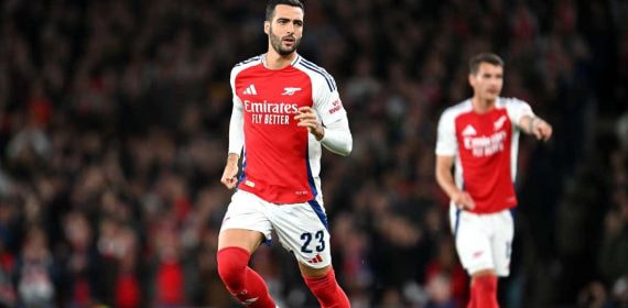 Mikel Merino disputó sus primeros minutos con el Arsenal.