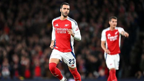 Mikel Merino disputó sus primeros minutos con el Arsenal.