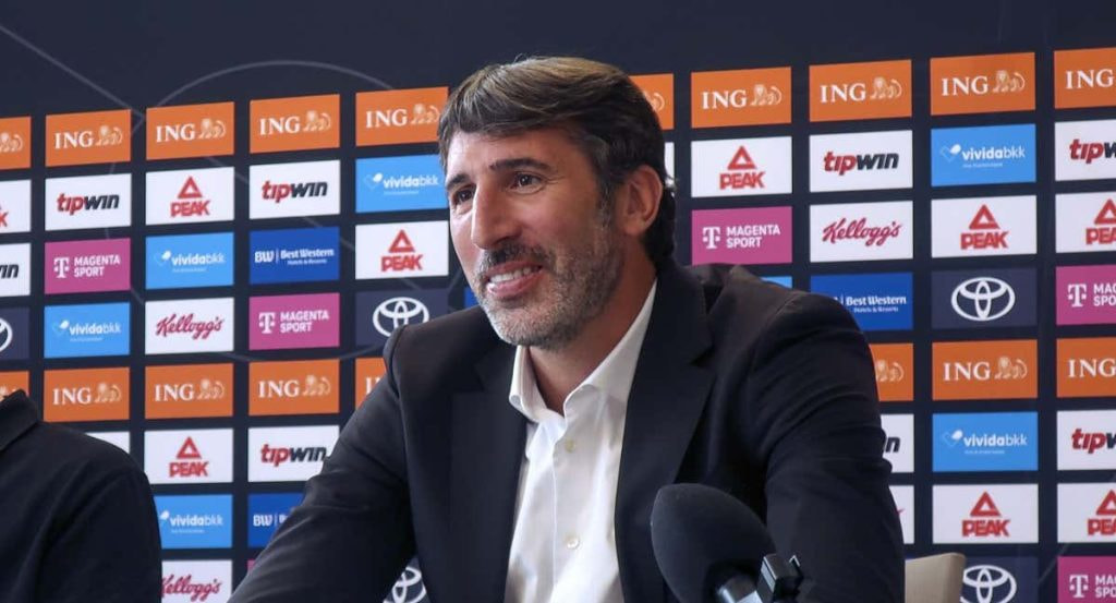 Álex Mumbrú, durante su presentación como nuevo seleccionador de Alemania.
