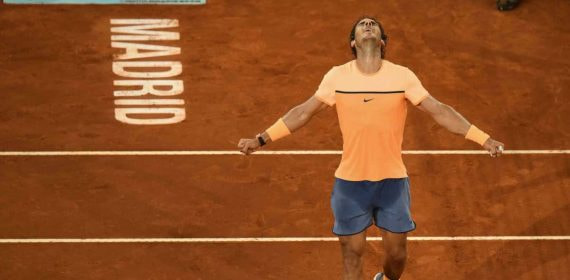Nadal celebra un triunfo en la Caja Mágica en 2016.