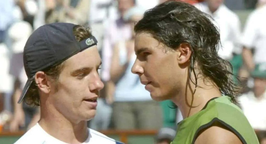 Richard Gasquet y Rafael Nadal, tras su enfrentamiento en Roland Garros 2005.