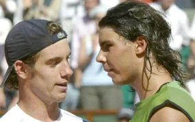 Richard Gasquet y Rafael Nadal, tras su enfrentamiento en Roland Garros 2005.