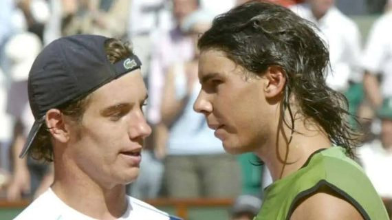 Richard Gasquet y Rafael Nadal, tras su enfrentamiento en Roland Garros 2005.
