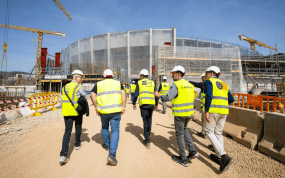 La asociación de arquitectos durante una visita a las obras del Camp Nou.