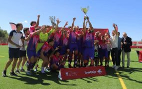 El Parla Escuela celebra el título de Copa RFFM.